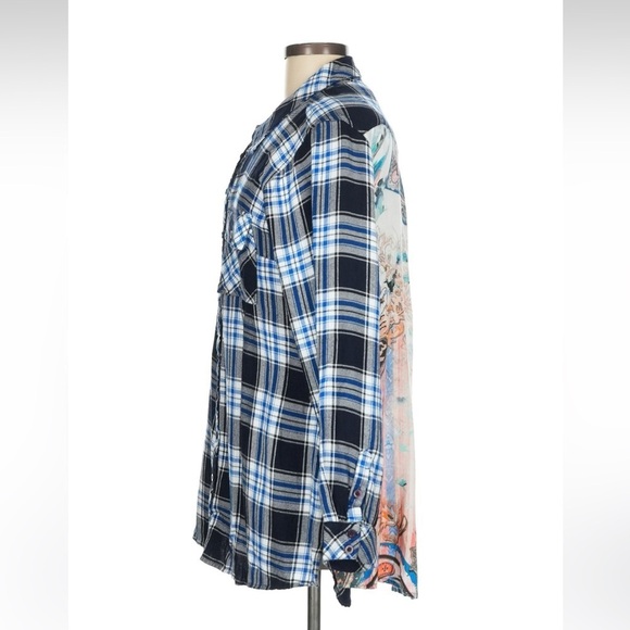 Tolani Collection Blue and White Plaid Button-Up Shirt size medium - Picture 4 of 7